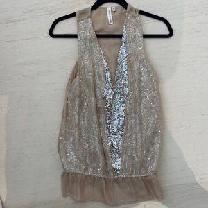Robbi&Nikki sleeveless sparkly top.